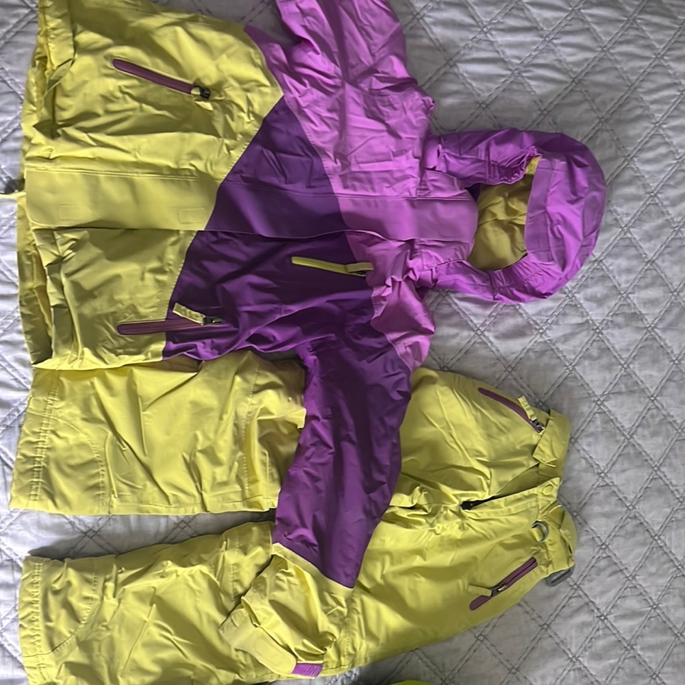 Bundle 6 items ski jacket, pants, helmet, hats…